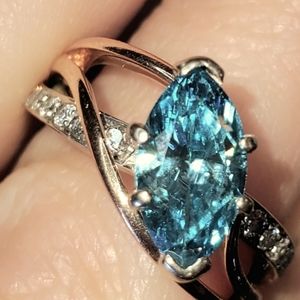 Rare Blue 1.3Ct Diamond Rose & White Gold ring